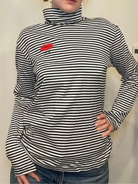 No.21 Striped Black & White Turtleneck Top with Red Lip Accent